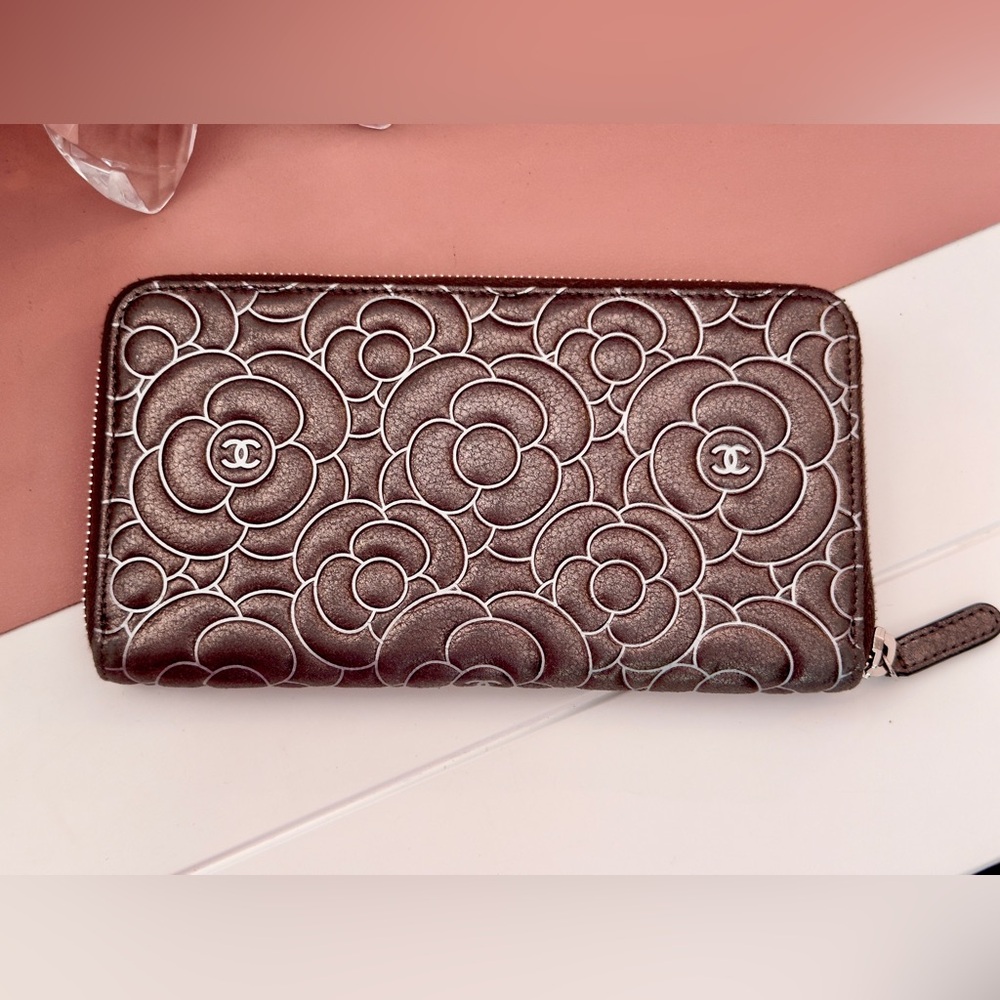 RARE Chanel Camellia Flower Long Zippy Wallet Metallic Silver - Picture 3 of 15